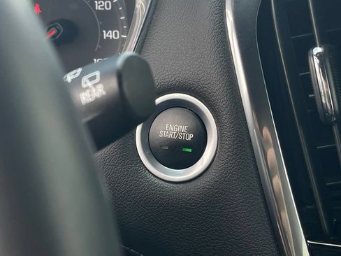 Used 2023 Chevrolet Traverse LT FWD image 15