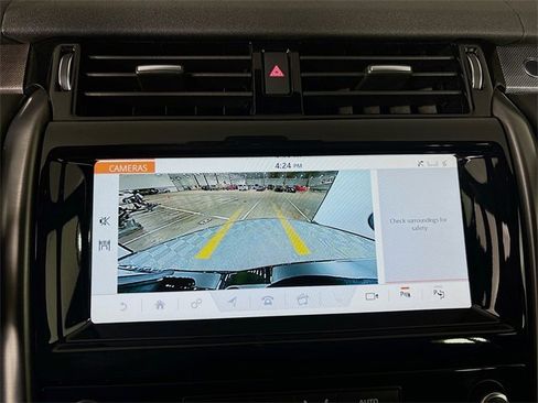 Used 2019 Land Rover Discovery HSE image 16