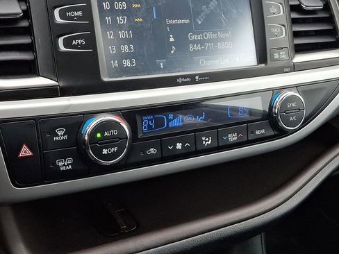 Used 2015 Toyota Highlander XLE image 19