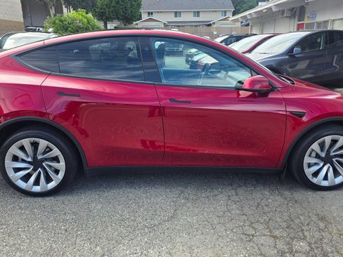 Used 2026 Tesla Model Y AWD image 4