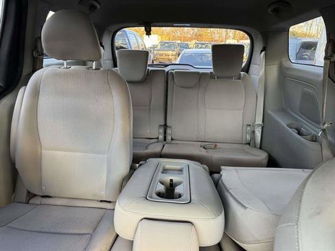 Used 2019 Kia Sedona LX image 18