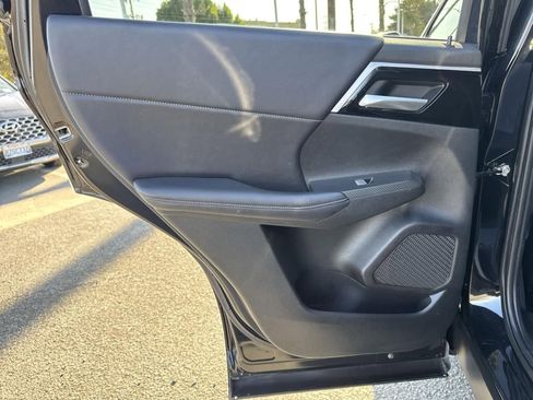 Used 2024 Mitsubishi Outlander SE image 25
