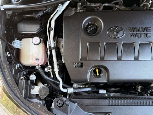 Used 2021 Toyota C-HR LE FWD image 10