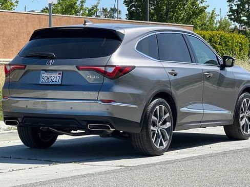 Certified 2023 Acura MDX SH-AWD w/ Technology Package image 4