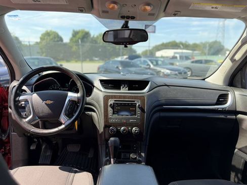 Used 2016 Chevrolet Traverse LT w/ Style and Technology Package FWD image 19