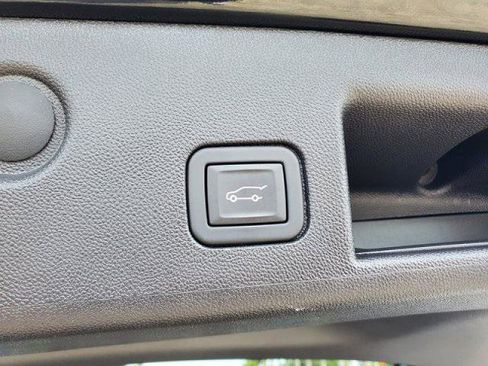 Used 2024 Chevrolet Equinox Premier AWD/4WD image 9