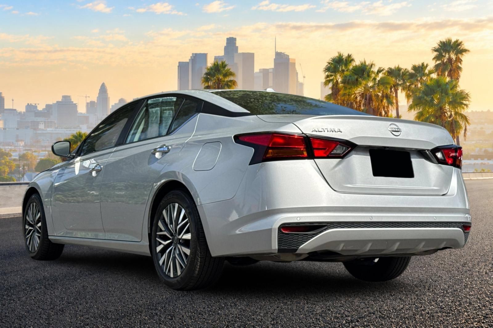 Used 2025 Nissan Altima 2.5 SV FWD image 6