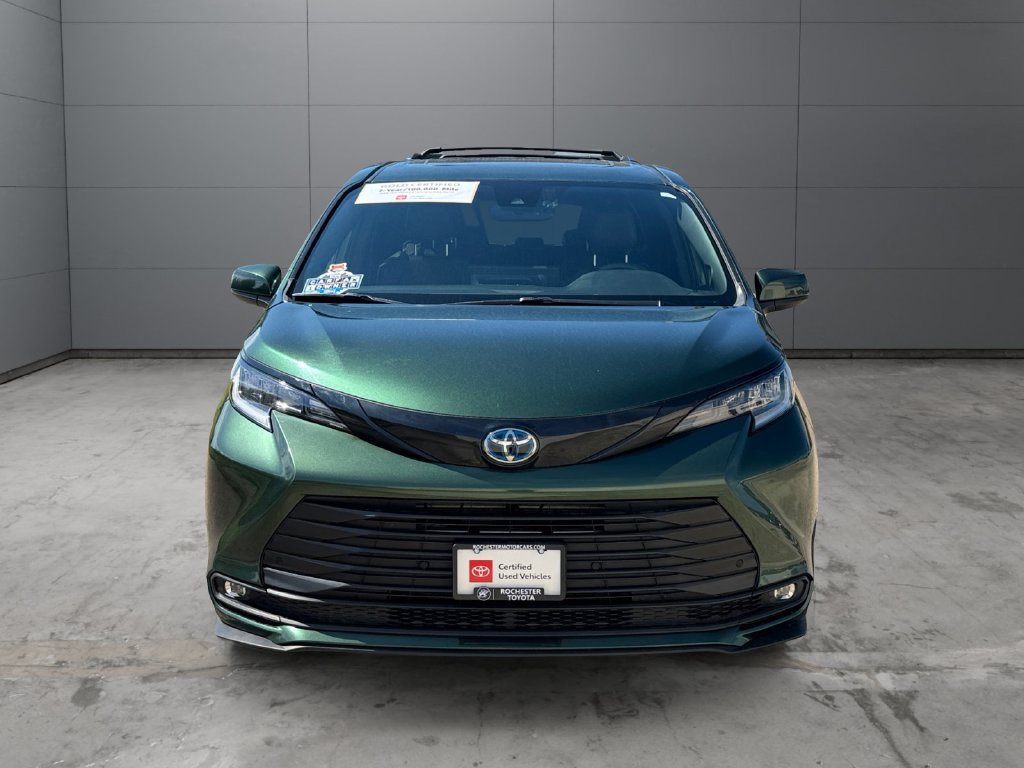 Certified 2025 Toyota Sienna XLE Woodland Edition AWD/4WD image 8