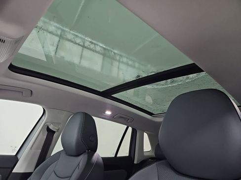 New 2025 Volkswagen Tiguan SE image 19