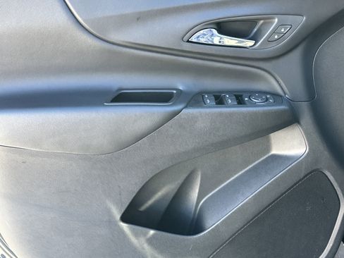 Used 2023 Chevrolet Equinox LT image 10
