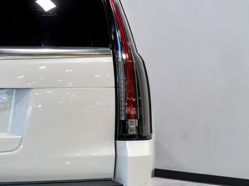 Used 2020 Cadillac Escalade Platinum RWD image 65