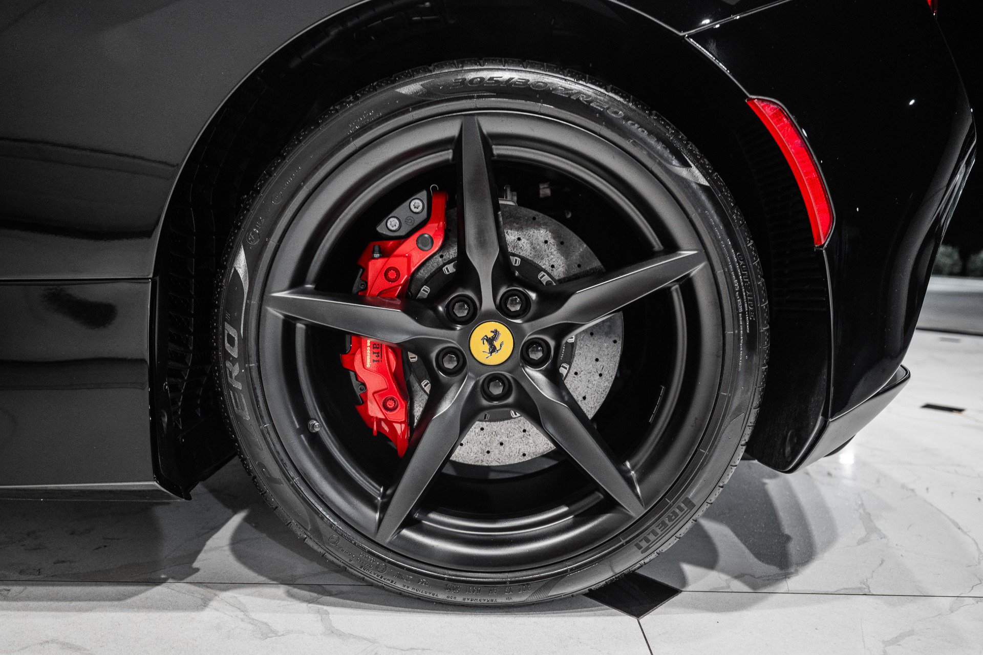 Used 2021 Ferrari F8 Tributo RWD image 16