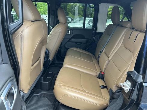 Used 2022 Jeep Wrangler Unlimited Sahara w/ Cold Weather Group AWD/4WD image 19