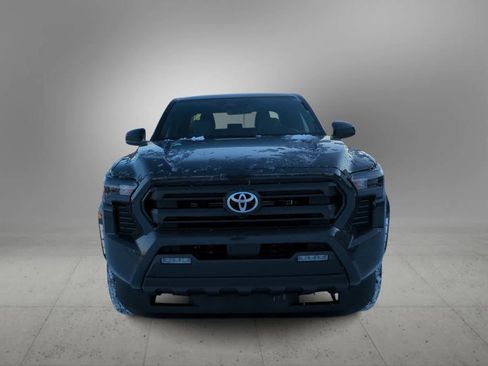 Used 2025 Toyota Tacoma SR5 AWD/4WD image 9