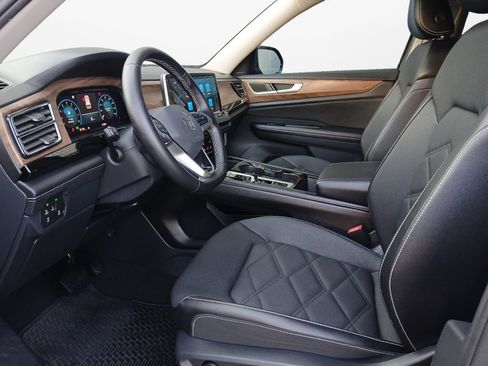 Used 2024 Volkswagen Atlas SE FWD image 19