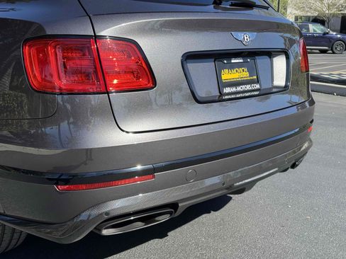 Used 2018 Bentley Bentayga AWD/4WD image 28