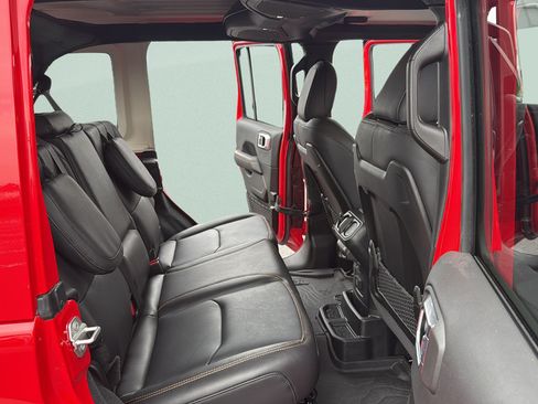Used 2024 Jeep Wrangler Unlimited Sahara AWD/4WD image 8
