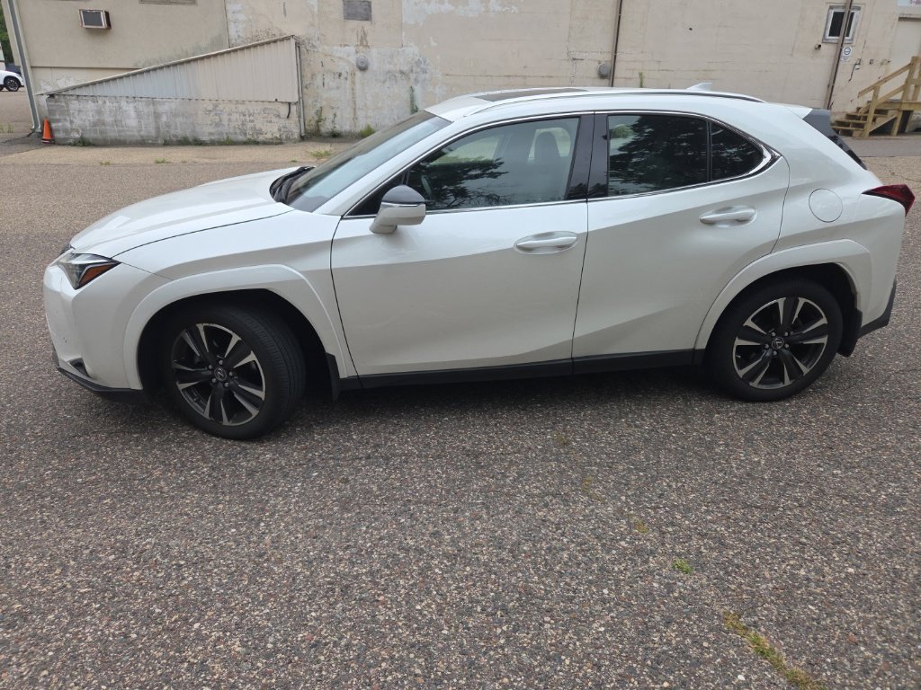Used 2024 Lexus UX 250h AWD w/ Premium Package image 5