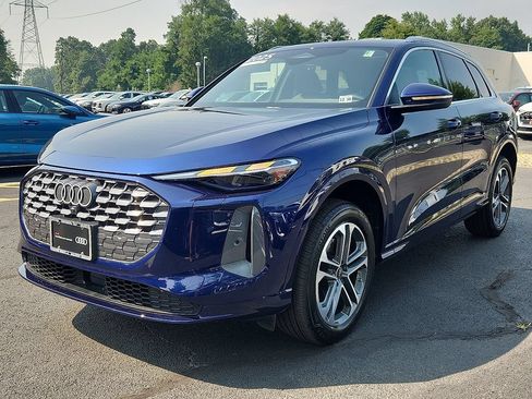 Certified 2025 Audi Q5 Premium w/ Convenience Package AWD/4WD image 9