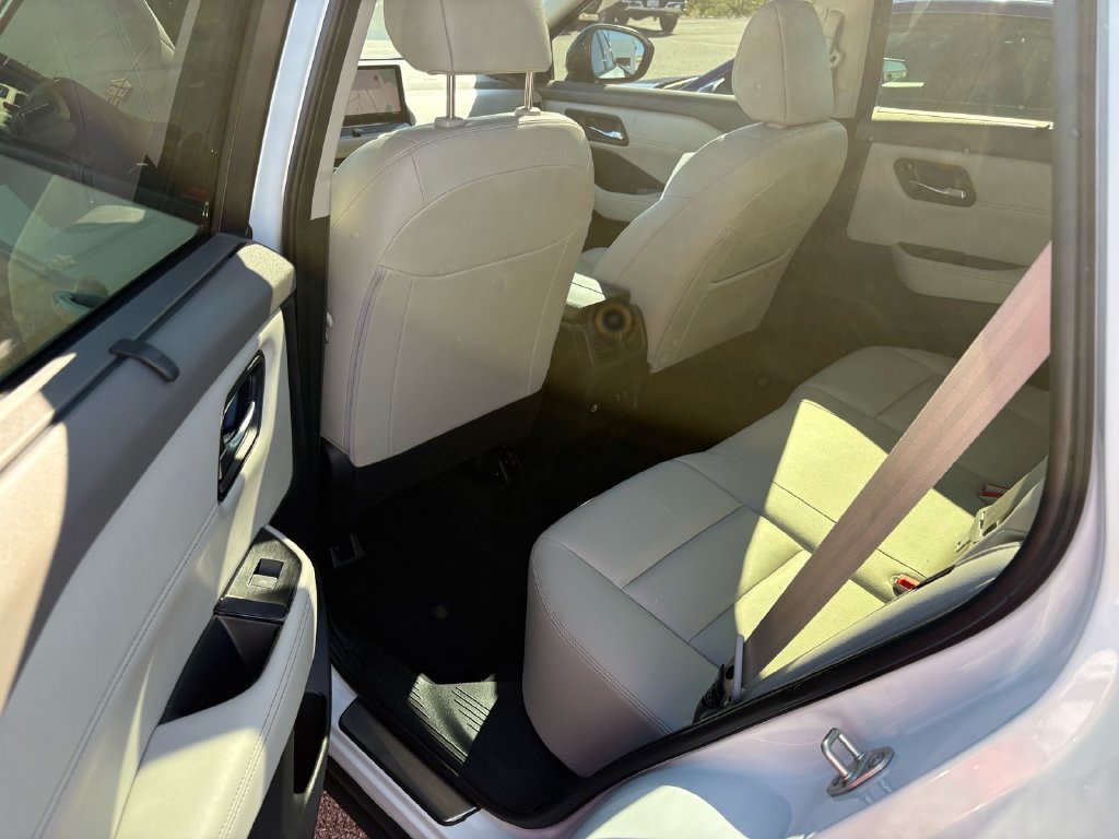 Used 2025 Nissan Rogue SL w/ SL Premium Package AWD/4WD image 16