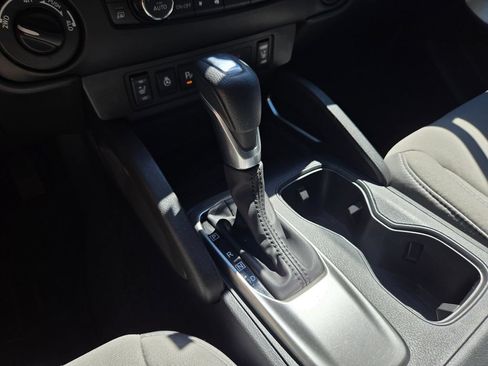Used 2022 Nissan Frontier SV AWD/4WD image 35