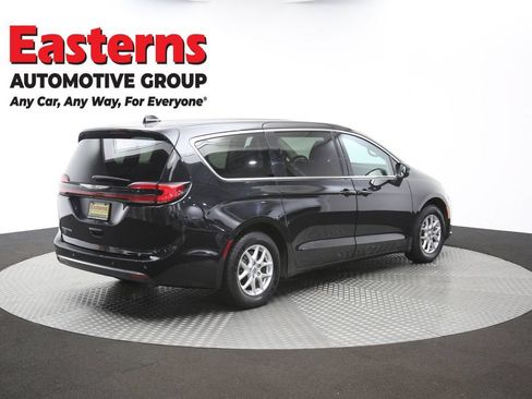 Used 2023 Chrysler Pacifica Touring-L FWD image 43