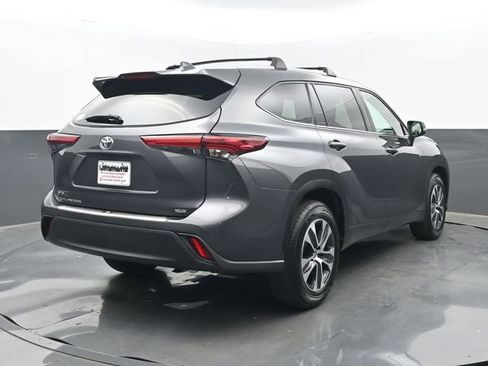 Used 2022 Toyota Highlander XLE image 23
