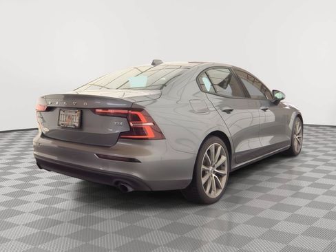 Used 2020 Volvo S60 T5 Momentum FWD image 2