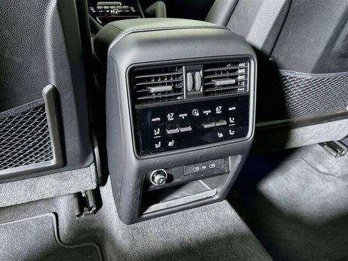 Certified 2026 Porsche Cayenne E-Hybrid Coupe AWD/4WD image 20