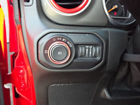 Used 2021 Jeep Wrangler Unlimited Sahara AWD/4WD image 23