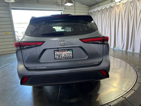 Used 2020 Toyota Highlander XLE FWD image 6