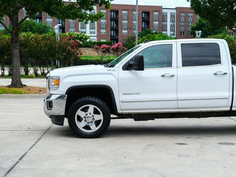 Used 2015 GMC Sierra 2500 SLT w/ Duramax Plus Package AWD/4WD image 11