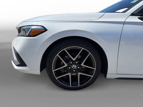 Used 2022 Honda Civic Sport Touring image 9