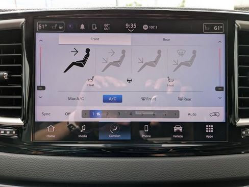 Used 2023 Chrysler Pacifica Touring-L FWD image 28