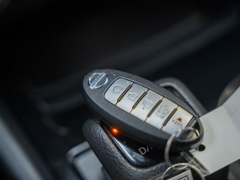 Used 2021 Nissan Rogue SV w/ Premium Package image 47