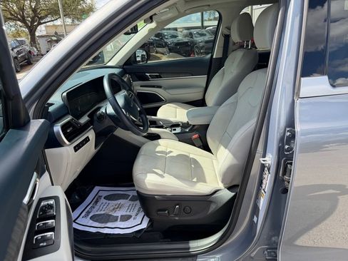 Used 2024 Kia Telluride EX image 13