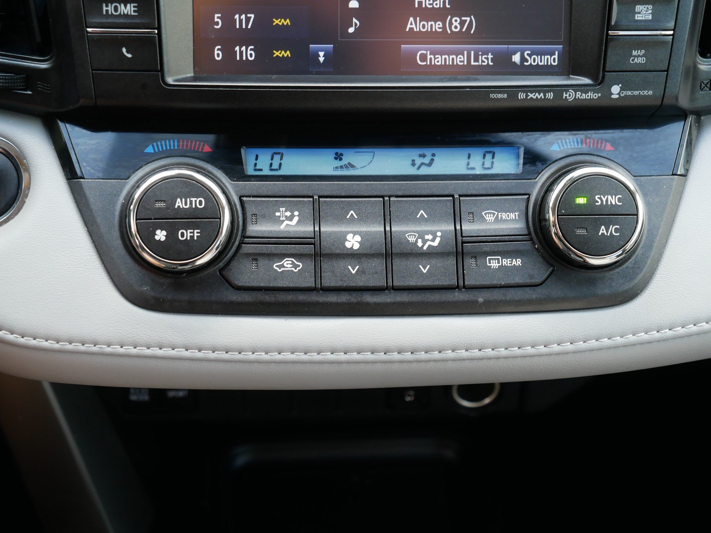 Used 2018 Toyota RAV4 XLE FWD image 23