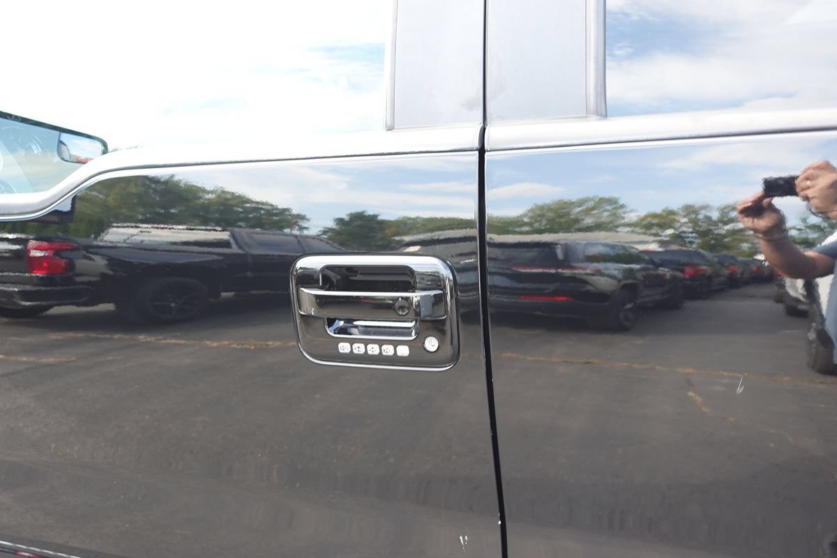 Used 2011 Ford F150 Lariat w/ Lariat Plus Pkg AWD/4WD image 16