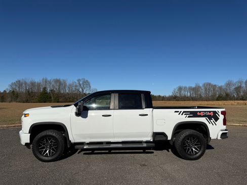 Used 2022 Chevrolet Silverado 2500 Custom w/ Custom Convenience Package image 2
