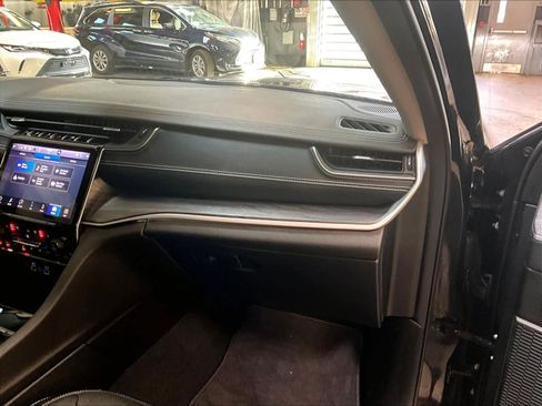 Used 2022 Jeep Grand Cherokee L Limited w/ Luxury Tech Group II image 13