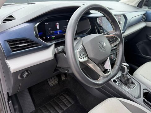 Used 2022 Volkswagen Taos SE w/ IQ.Drive SE Package image 4