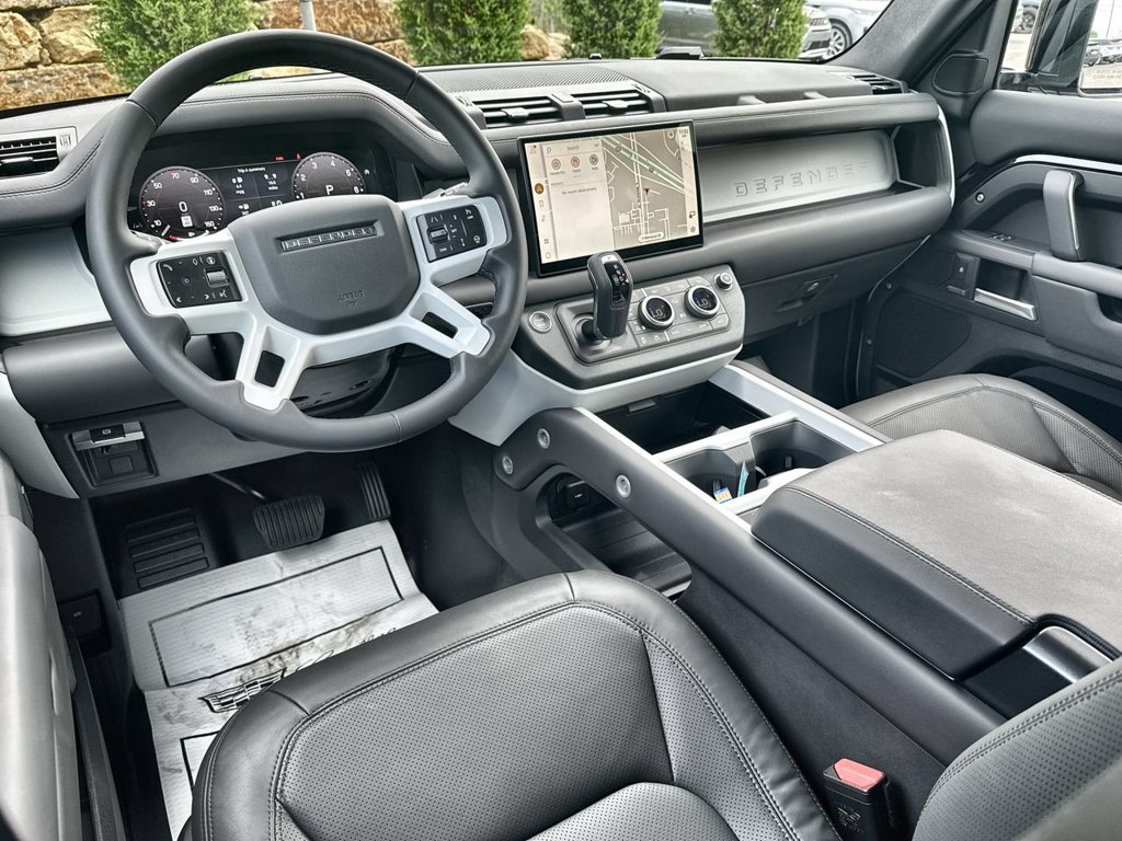 Certified 2025 Land Rover Defender 130 X-Dynamic SE AWD/4WD image 13