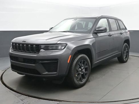 New 2026 Jeep Grand Cherokee Laredo image 1