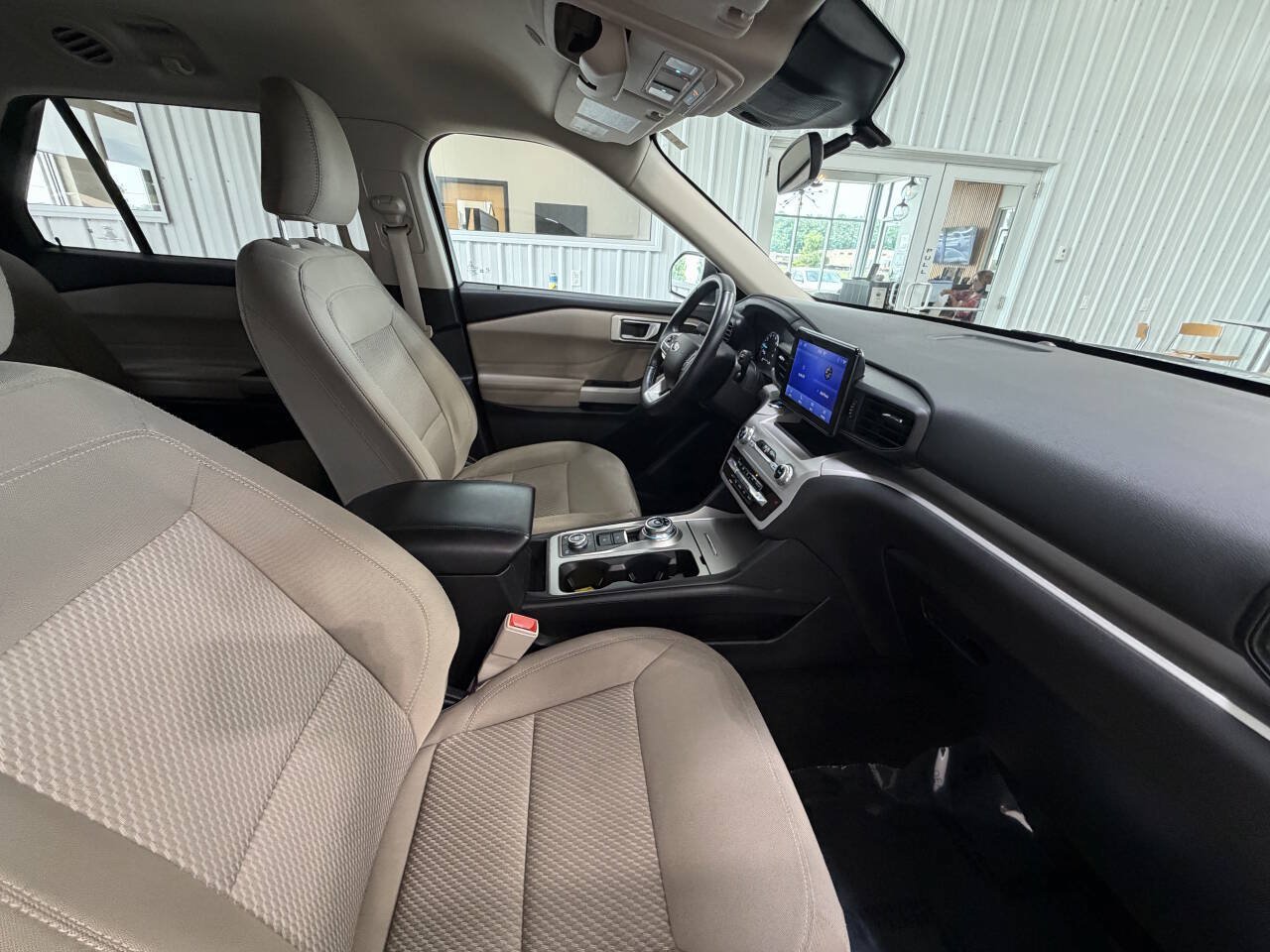 Used 2023 Ford Explorer XLT AWD/4WD image 31
