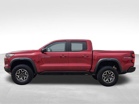 Used 2024 Chevrolet Colorado ZR2 w/ Technology Package AWD/4WD image 3