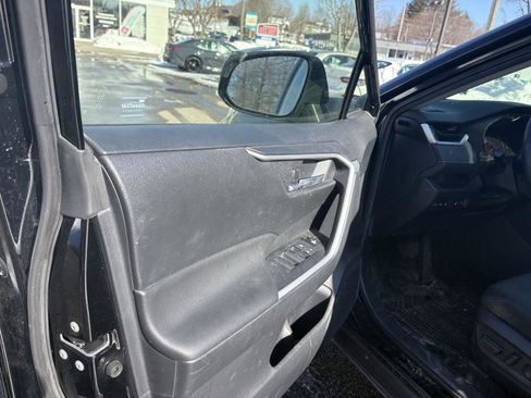 Used 2019 Toyota RAV4 XLE w/ Convenience Package image 9