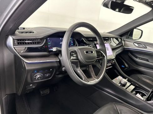 Used 2023 Jeep Grand Cherokee Overland AWD/4WD image 13