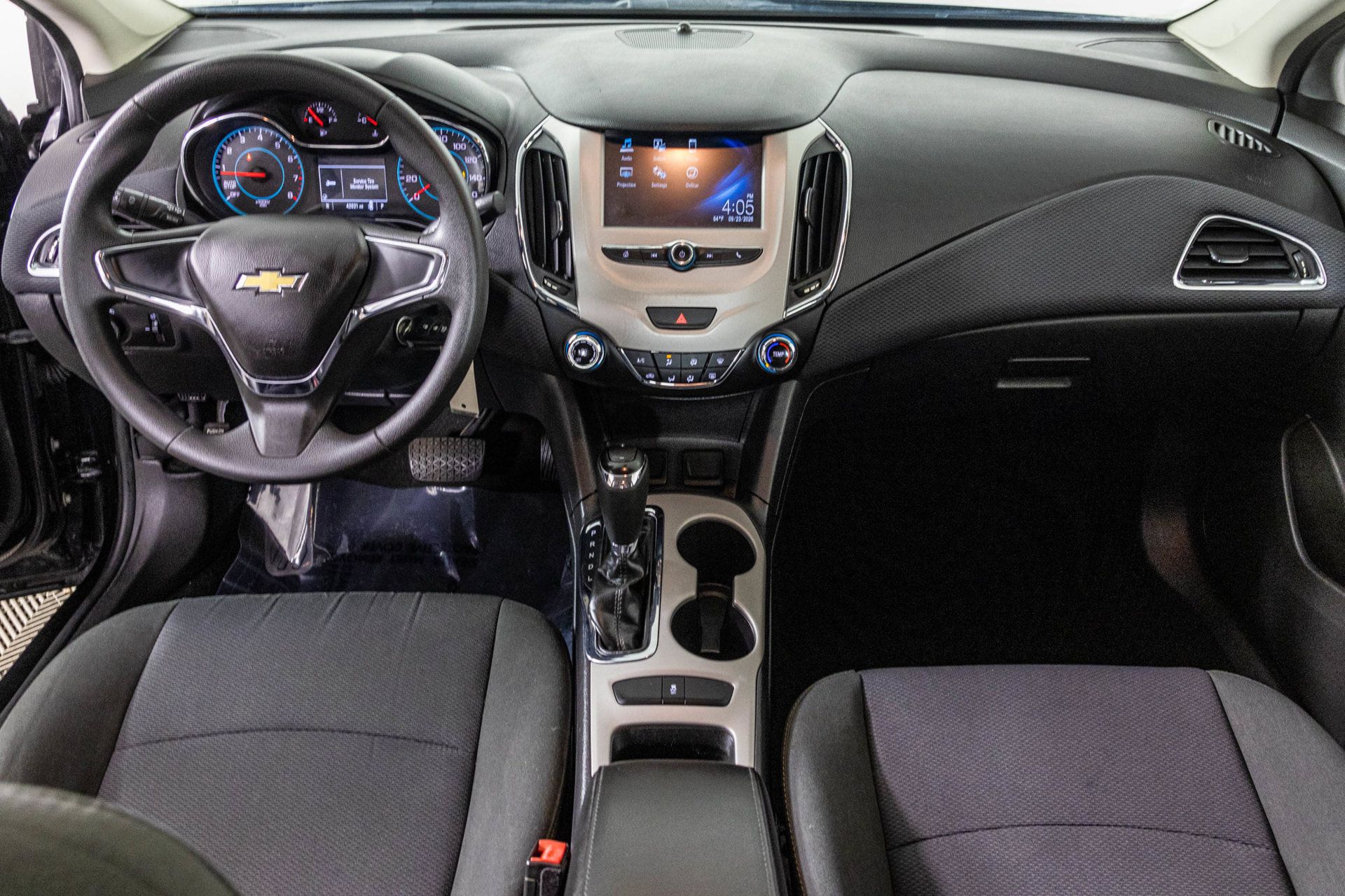 Used 2017 Chevrolet Cruze LS FWD image 22