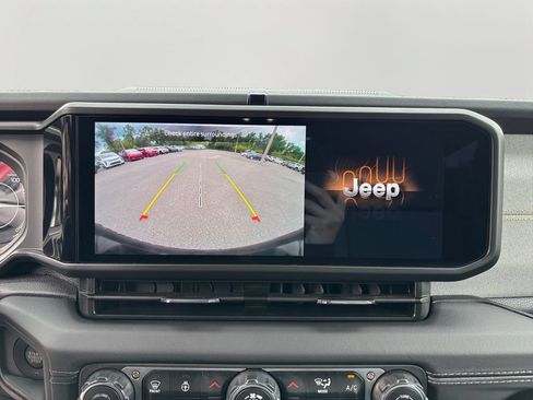Used 2025 Jeep Wrangler Unlimited Sahara w/ Safety Group AWD/4WD image 26