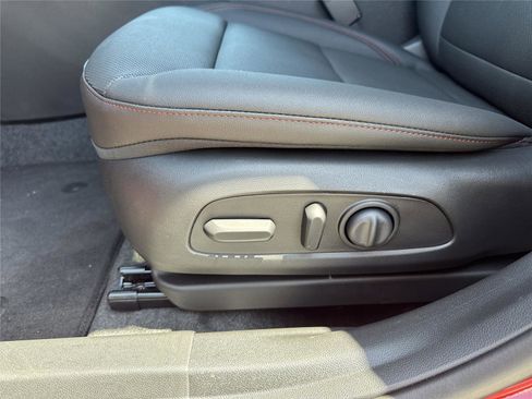 New 2026 Chevrolet Trax RS w/ Sunroof Package FWD image 28